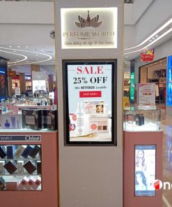 man-hinh-lcd-treo-tuong-shop-my-pham